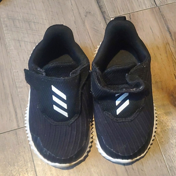 Converse and Adidas lot for toddler - Picture 5 of 9